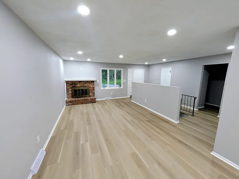7718 Kenwood Ave — Photo 9