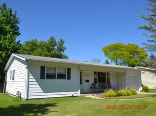 4510 Sussex Dr, McHenry, IL 60050