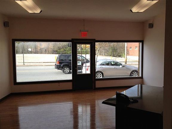 3rd image of 6024 Hamilton Ave