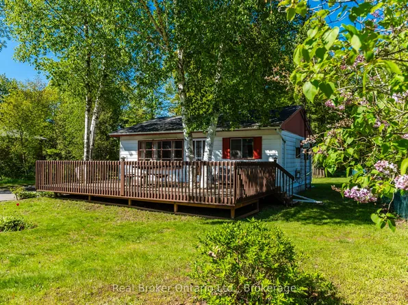 24 Poplar Dr, Tiny, ON L9M 0J2
