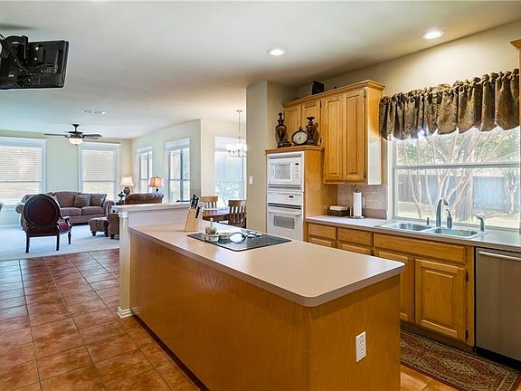 5th image of 313 Stansbury Dr
