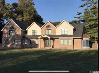 1341 Harbor Rd, Hewlett, NY 11557