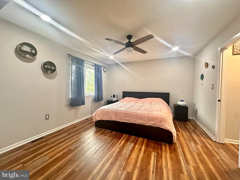 163 Thoreau Dr — Photo 19