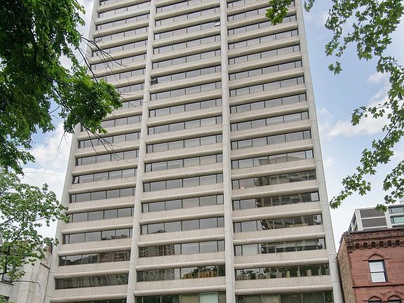 Luxury building in the heart of the Gold Coast steps to North Ave Beach