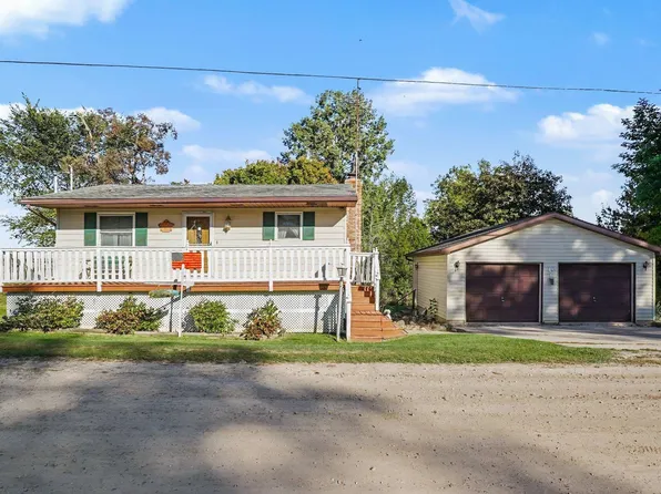 2372 Lakeview Dr, Hale, MI 48739