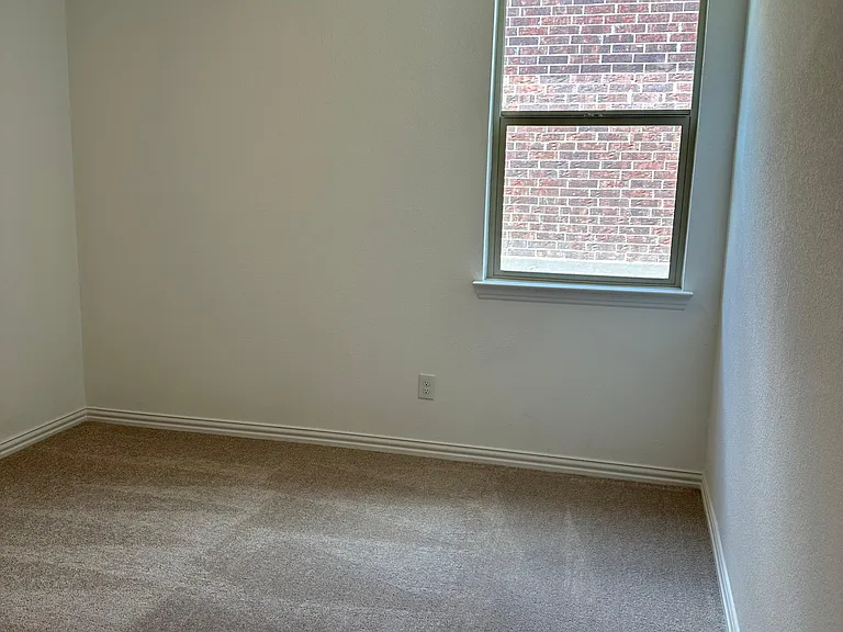 8505 Honeylocust St — Photo 14