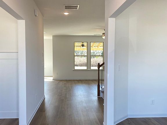 3rd image of 104 Davids Place Dr