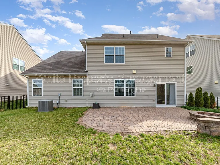 7922 Kelburn Ln — Photo 38
