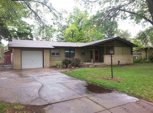 1114 N Ridgewood Dr, Wichita, KS 67208