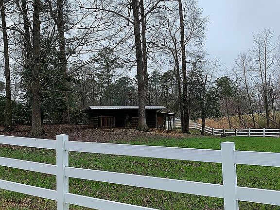 3rd image of 125 Dogwood Hill Ln