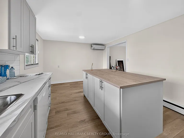 295 Amiens St — Photo 18