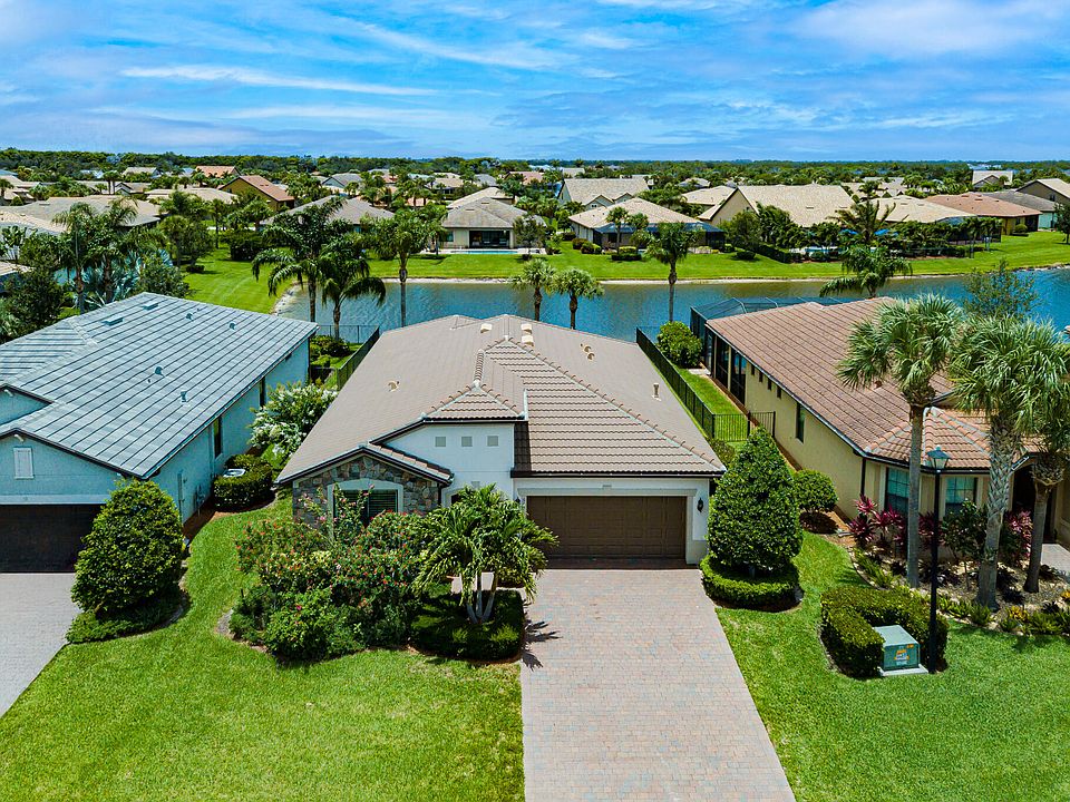 1st image of 649 SE Monteiro Drive