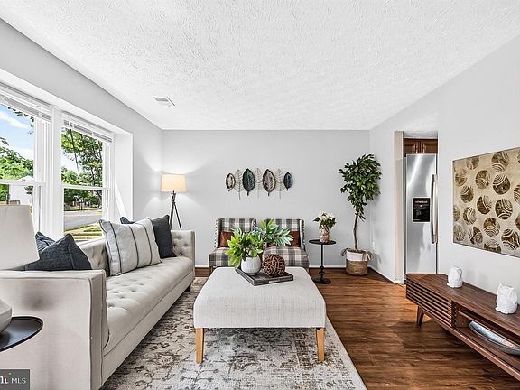 4th image of 8315 Claremont Woods Dr