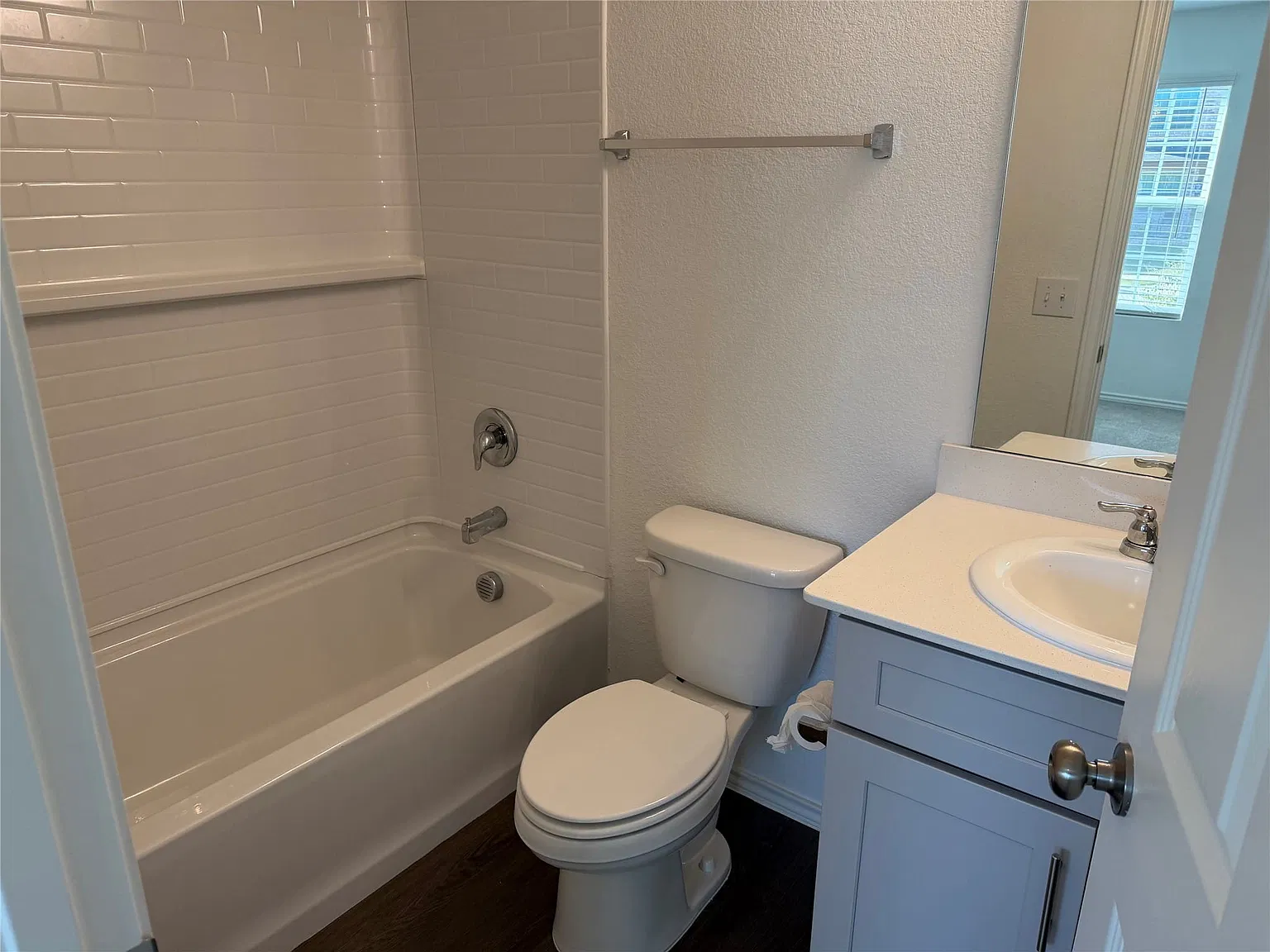 4 bed, 3.0 bath, 1938 sqft, $2,500 — Photo 4