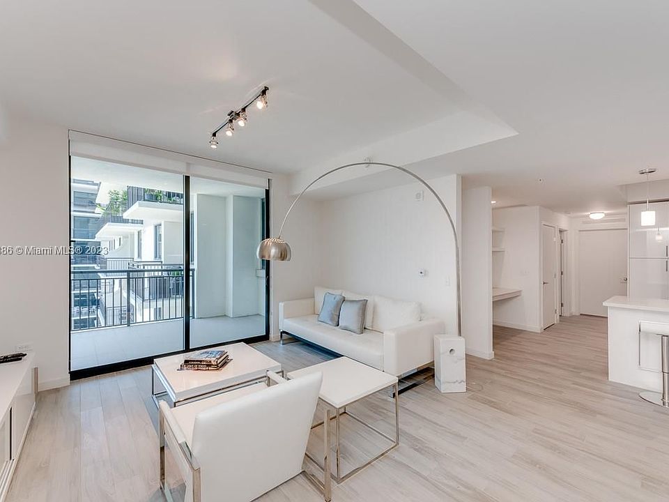 1st image of 999 SW 1st Ave APT 3216