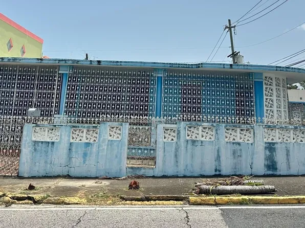 A 22 Calle Vendig, Manati, PR 00674