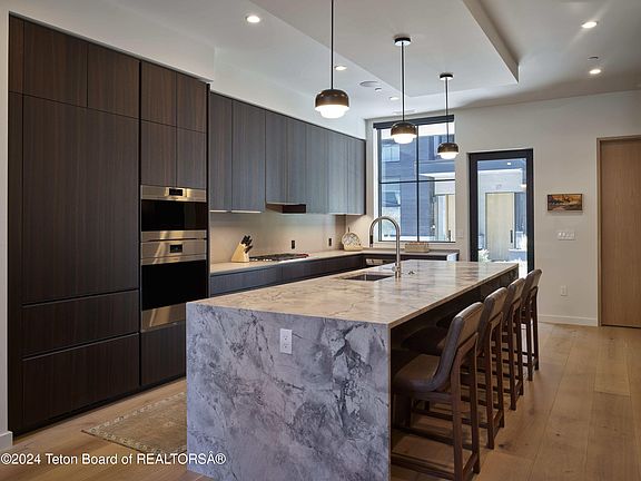 5th image of 185 N Glenwood St #4