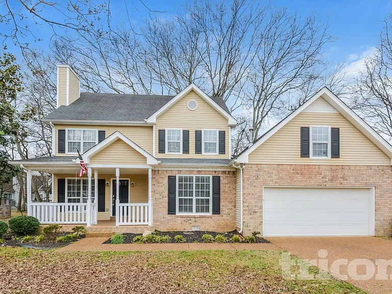 2863 Iroquois Dr — Photo 1