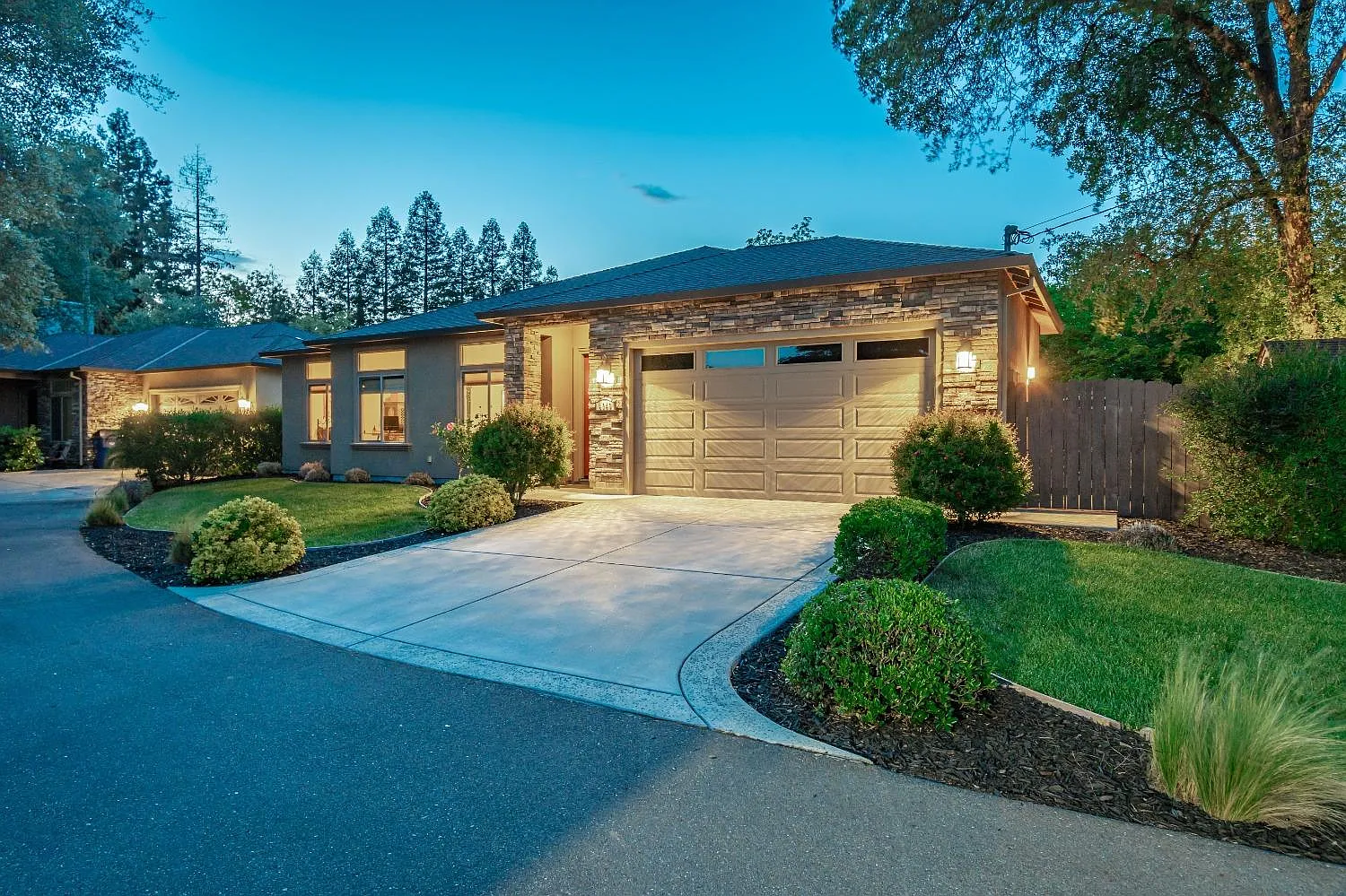 4049 Champlain Ln photo 1