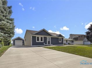 7371 Twin Lakes Rd, Perrysburg, OH 43551