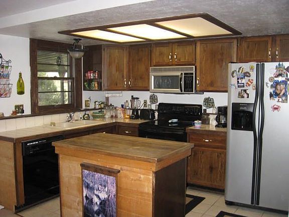 New fridge 2008, stove 2006