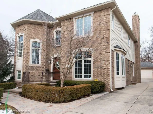 328 Glendale Ct, Rochester, MI 48307