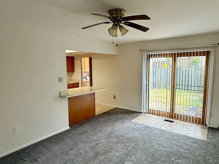 1732 Farmington Ct — Photo 5