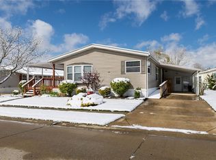 40 Periwinkle Dr #40, Olmsted Falls, OH 44138