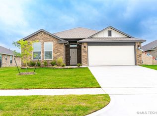 302 S 26th St, Collinsville, OK 74021