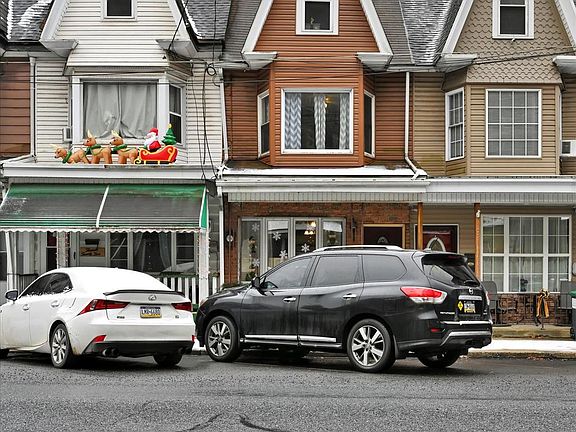 2nd image of 1322 E Centre St