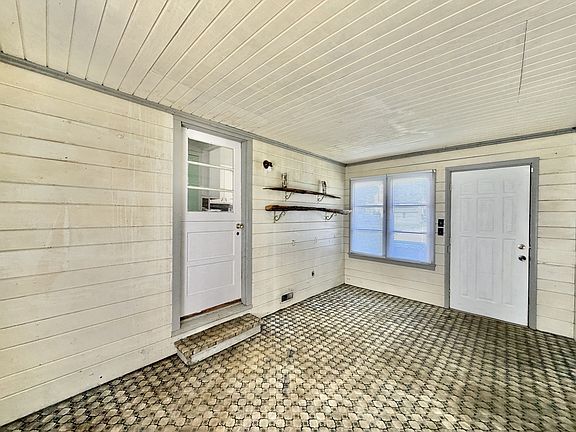 4th image of 760 Brooks St