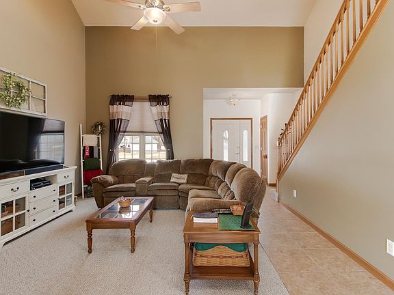 5th image of 611 N Cimmeron Dr