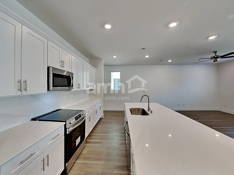5856 Vaes Dothrak St — Photo 4