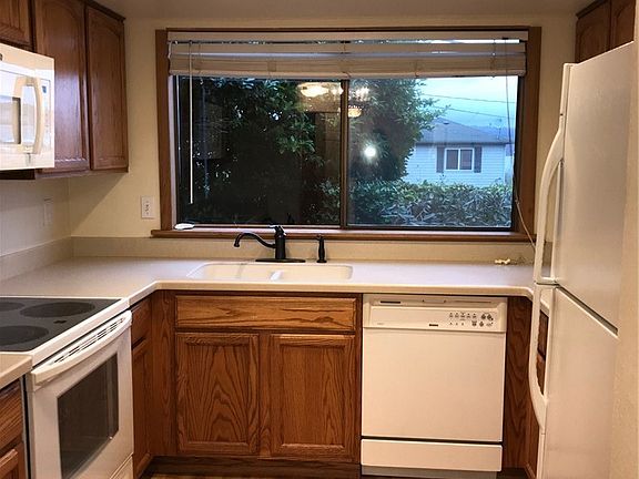 3rd image of 103 Rockwell Ave #31