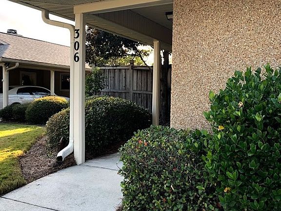 3rd image of 306 Halyard Ct