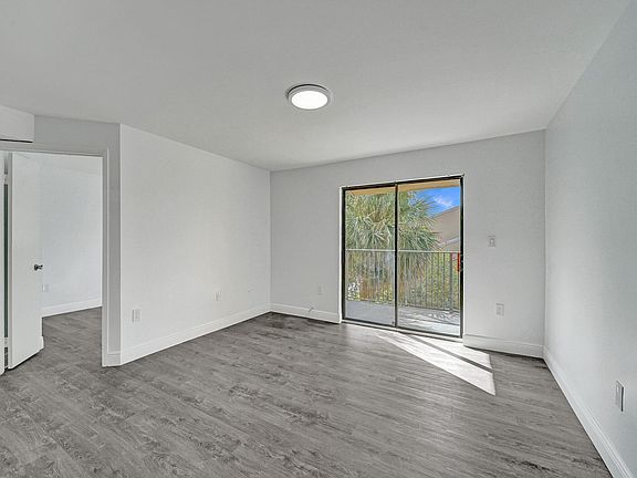 4th image of 251 Palm Circle W #307