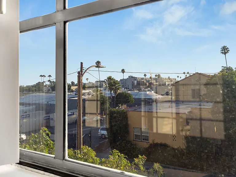 1520 N Vista St #203 — Photo 20