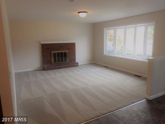 3rd image of 518 Meadowview Cir