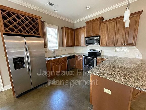 3rd image of 117 Shallowford Dr