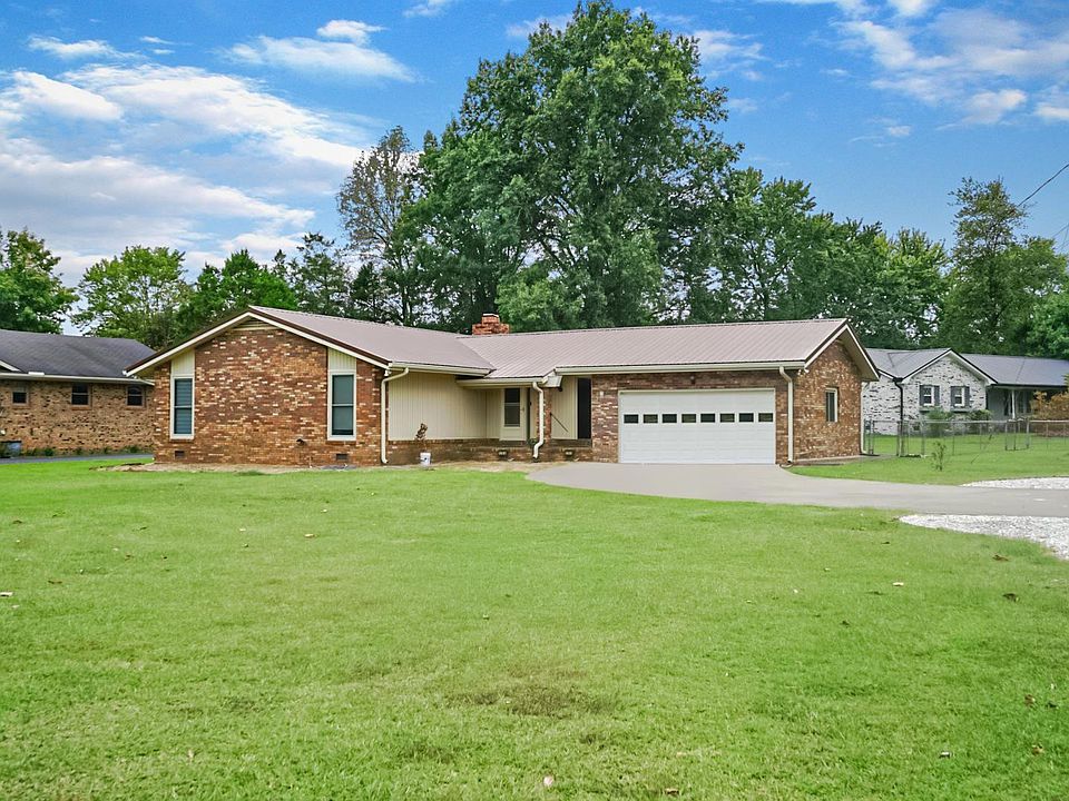1st image of 1703 Holiday Dr