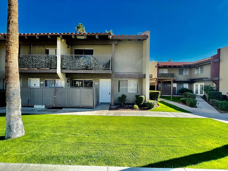 51080 Eisenhower Dr #R9 — Photo 10