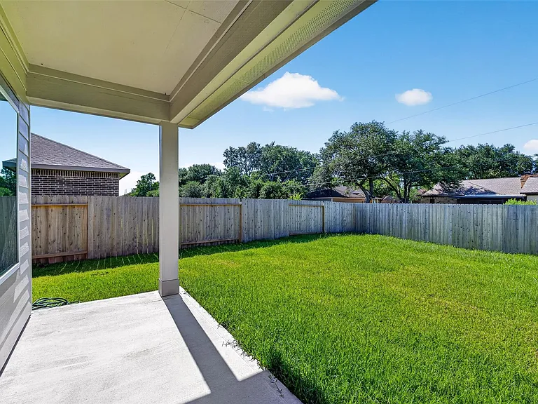 407 Robin St — Photo 39