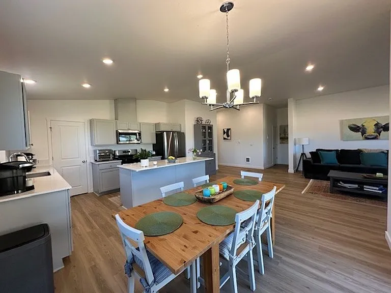 710 NE Rickenbacker Rd — Photo 4