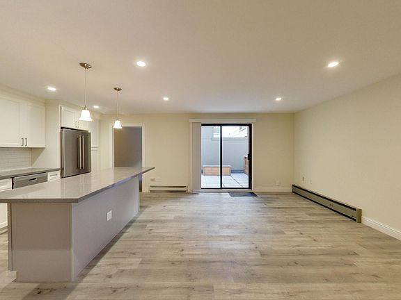5th image of 205 Collins St #6