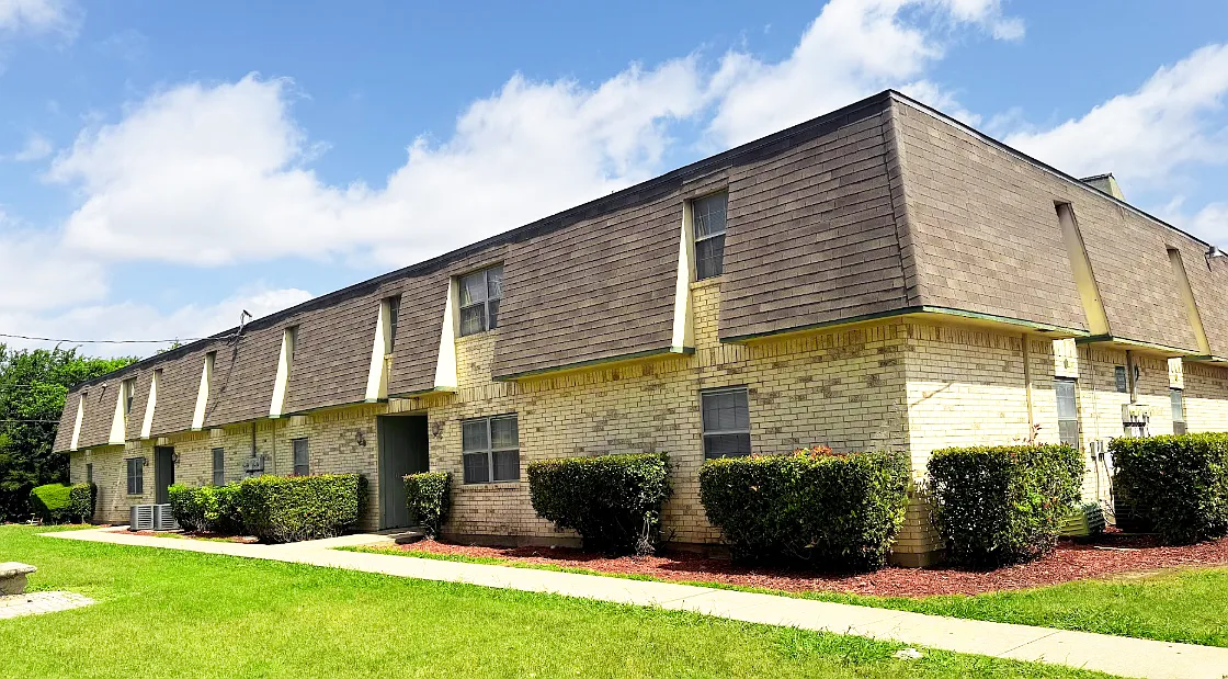Elizabeth Garden Apartments — Photo 2