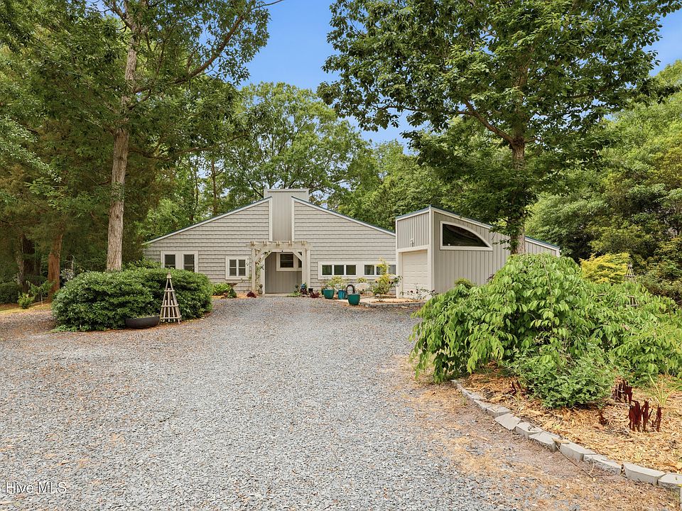 1st image of 7 Oakbark Court