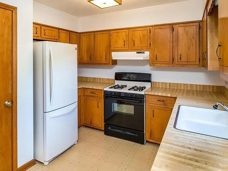 1146 Hutch Ln — Photo 13
