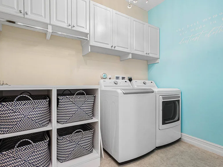 10210 Akenside Dr — Photo 32