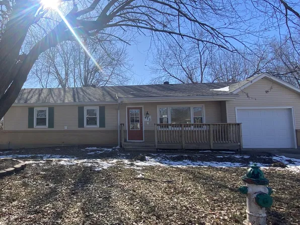 412 Shamrock Dr, Marshall, MO 65340