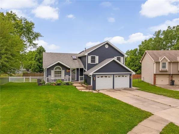 7305 Erika Ct, Pleasant Valley, MO 64068